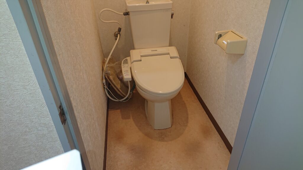 トイレC CF B